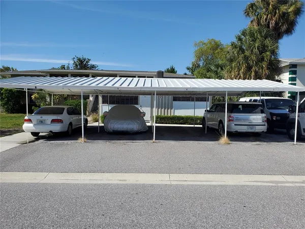 $1,550 | 3075 Los Altos Drive, Unit E, Belleair Bluffs, FL 33770