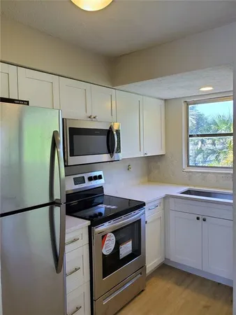$1,550 | 3075 Los Altos Drive, Unit E, Belleair Bluffs, FL 33770