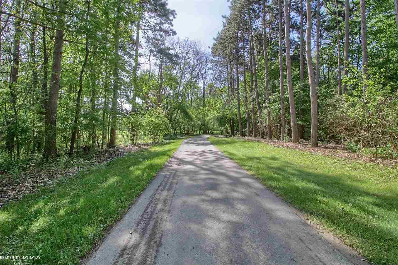 1610 East Gunn Road Rochester, MI 48306 - Photo 3 of 38 Drive-Approach