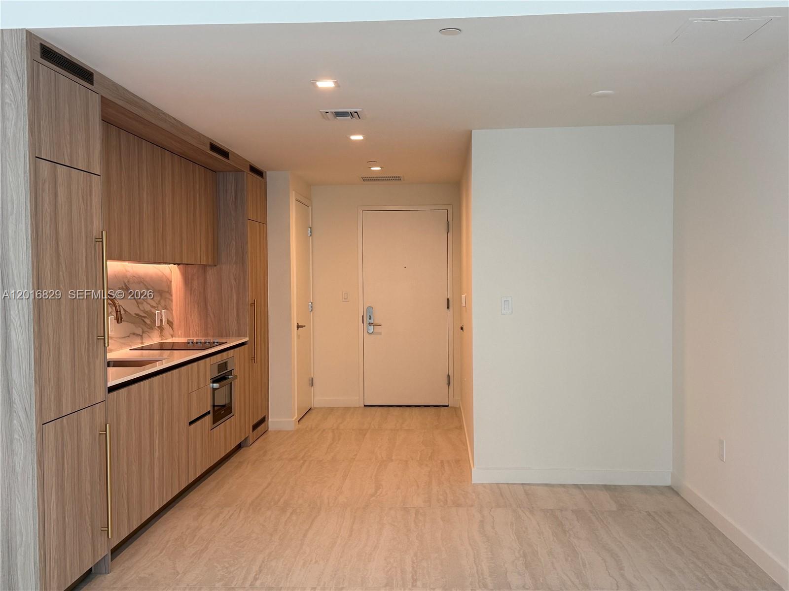 77 Southeast 5th Street, Unit 2010 Miami, FL 33131 - Photo 3 of 40