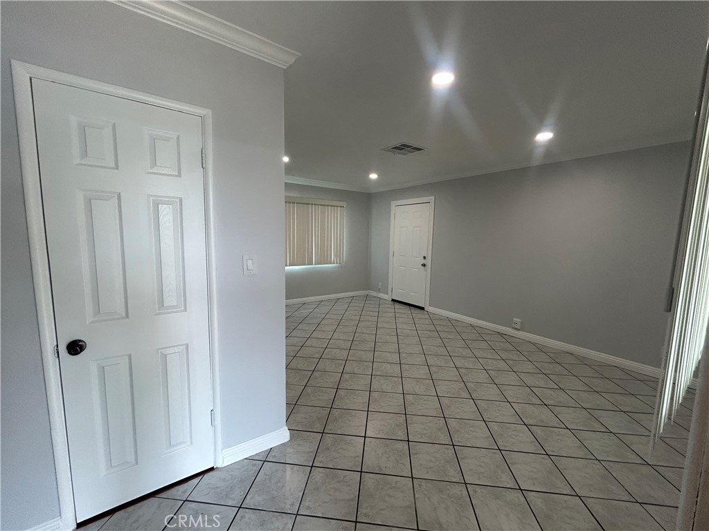 390 East Carter Street Rialto, CA 92376 - Photo 3 of 18