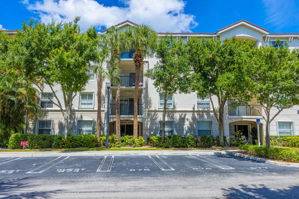 $3,000 | 2412 Tuscany Way, Boynton Beach, FL 33435
