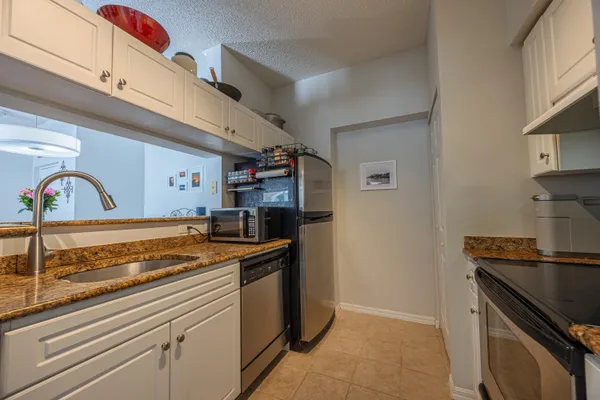$3,000 | 2412 Tuscany Way, Boynton Beach, FL 33435