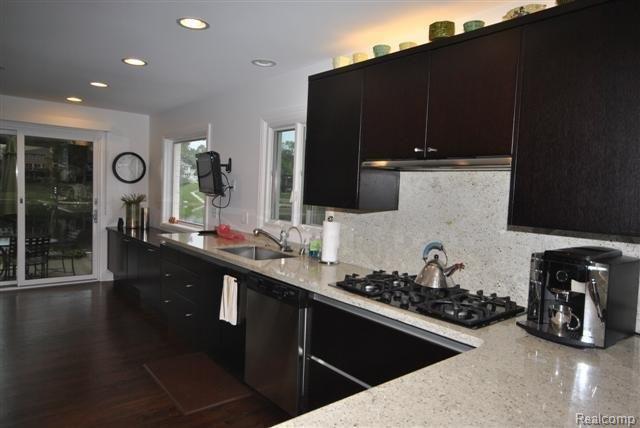 32535 Scottsdale Road Farmington, MI 48334 - Photo 5 of 19 Scottsdale Kitchen 2