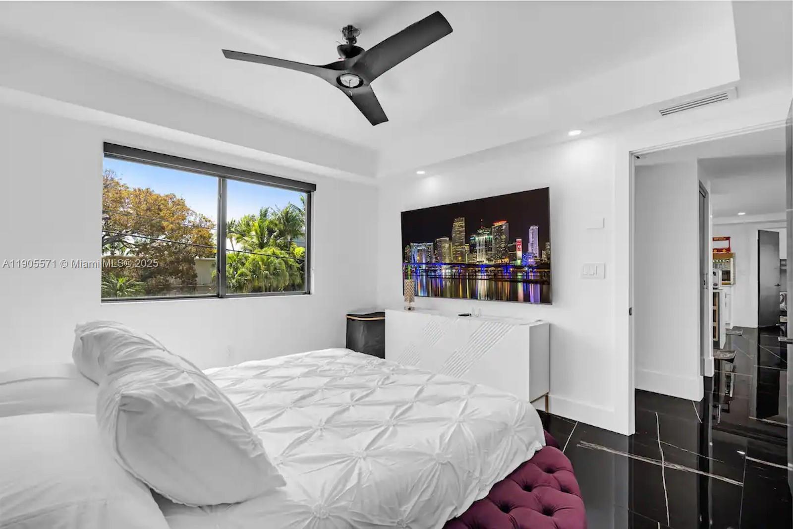 32 North Bounty Lane, Unit 32 Key Largo, FL 33037 - Photo 20 of 55 a bedroom with a large bed and a window