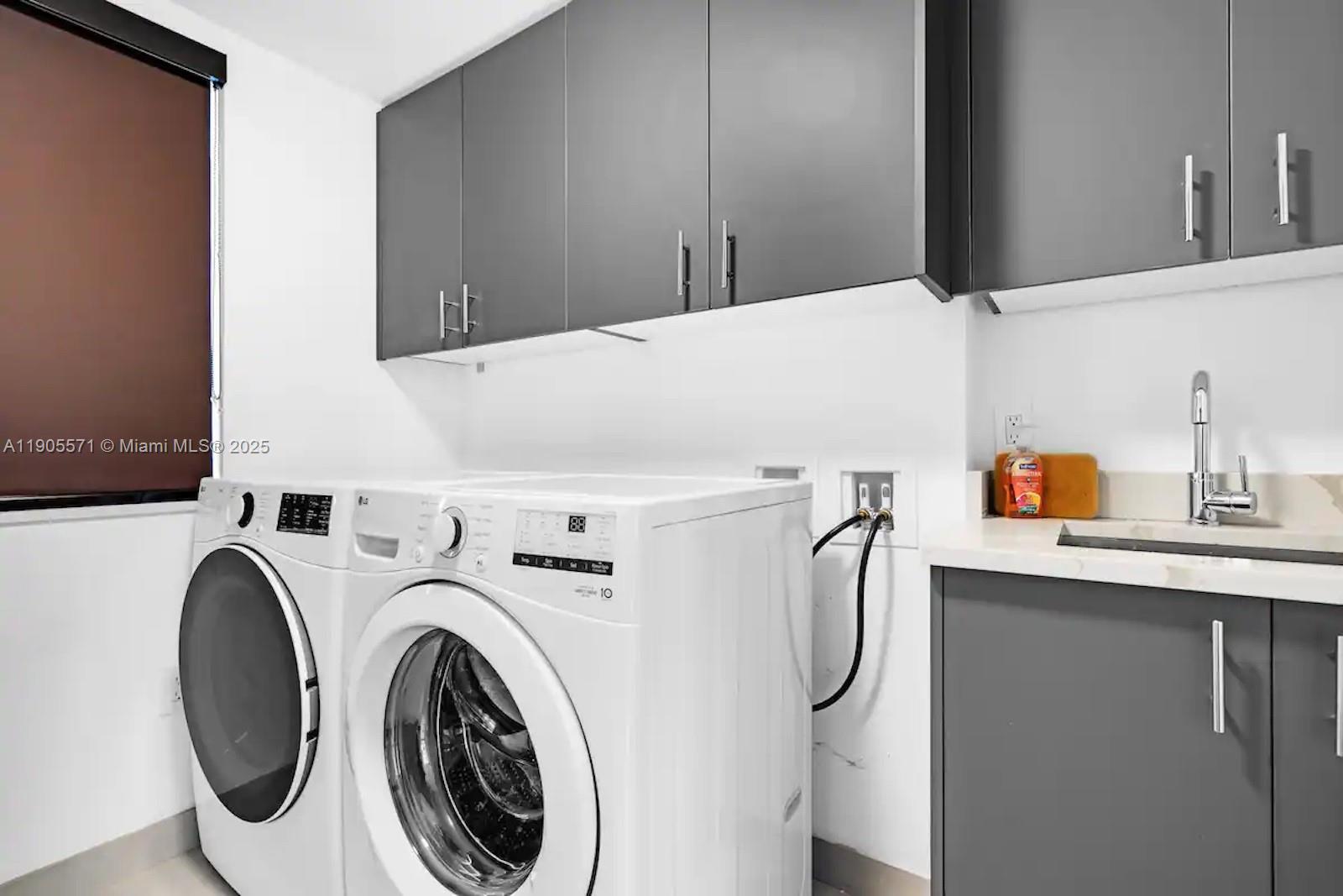 32 North Bounty Lane, Unit 32 Key Largo, FL 33037 - Photo 29 of 55 a utility room with dryer and washer