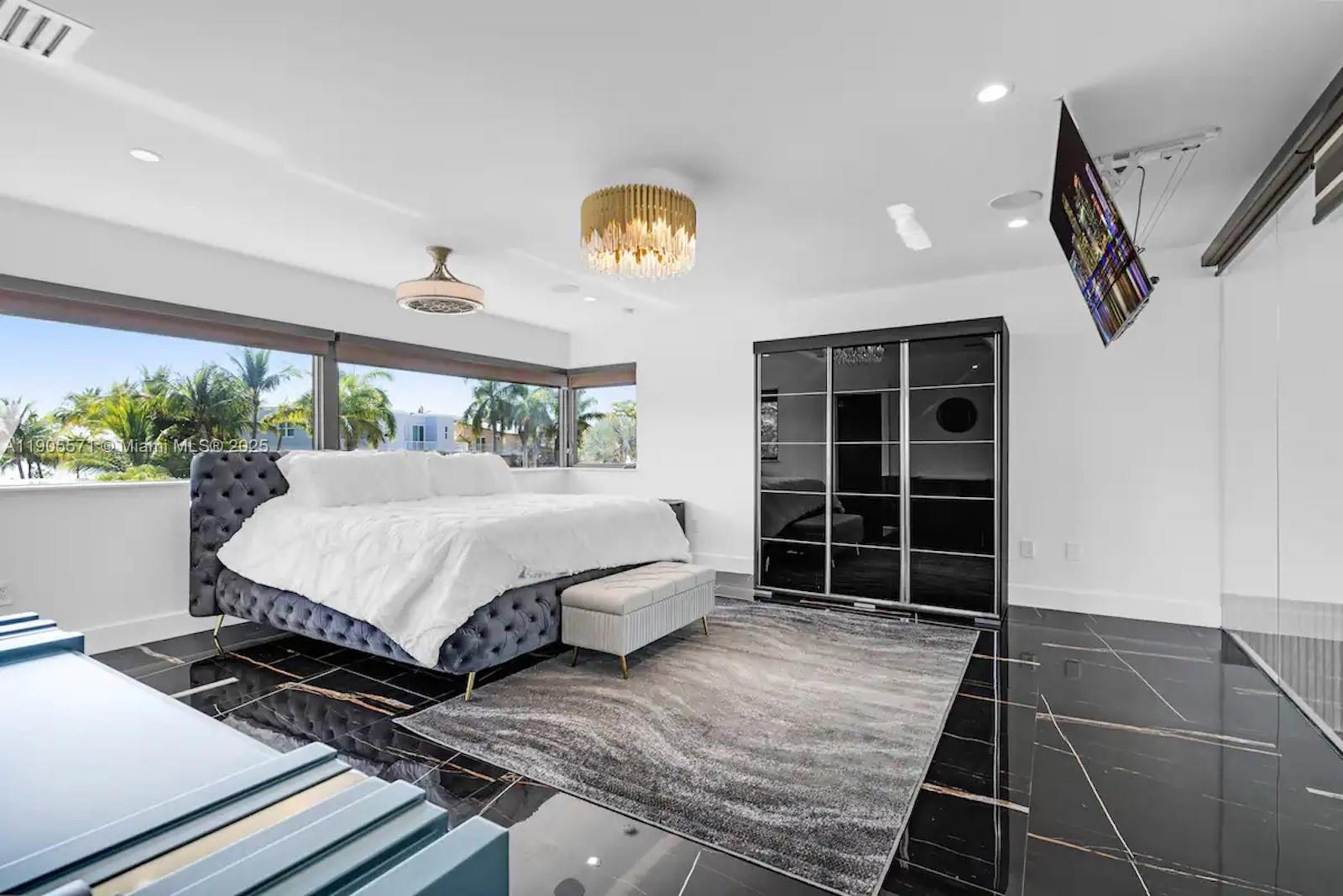 32 North Bounty Lane, Unit 32 Key Largo, FL 33037 - Photo 34 of 55 a spacious bedroom with a bed and a window