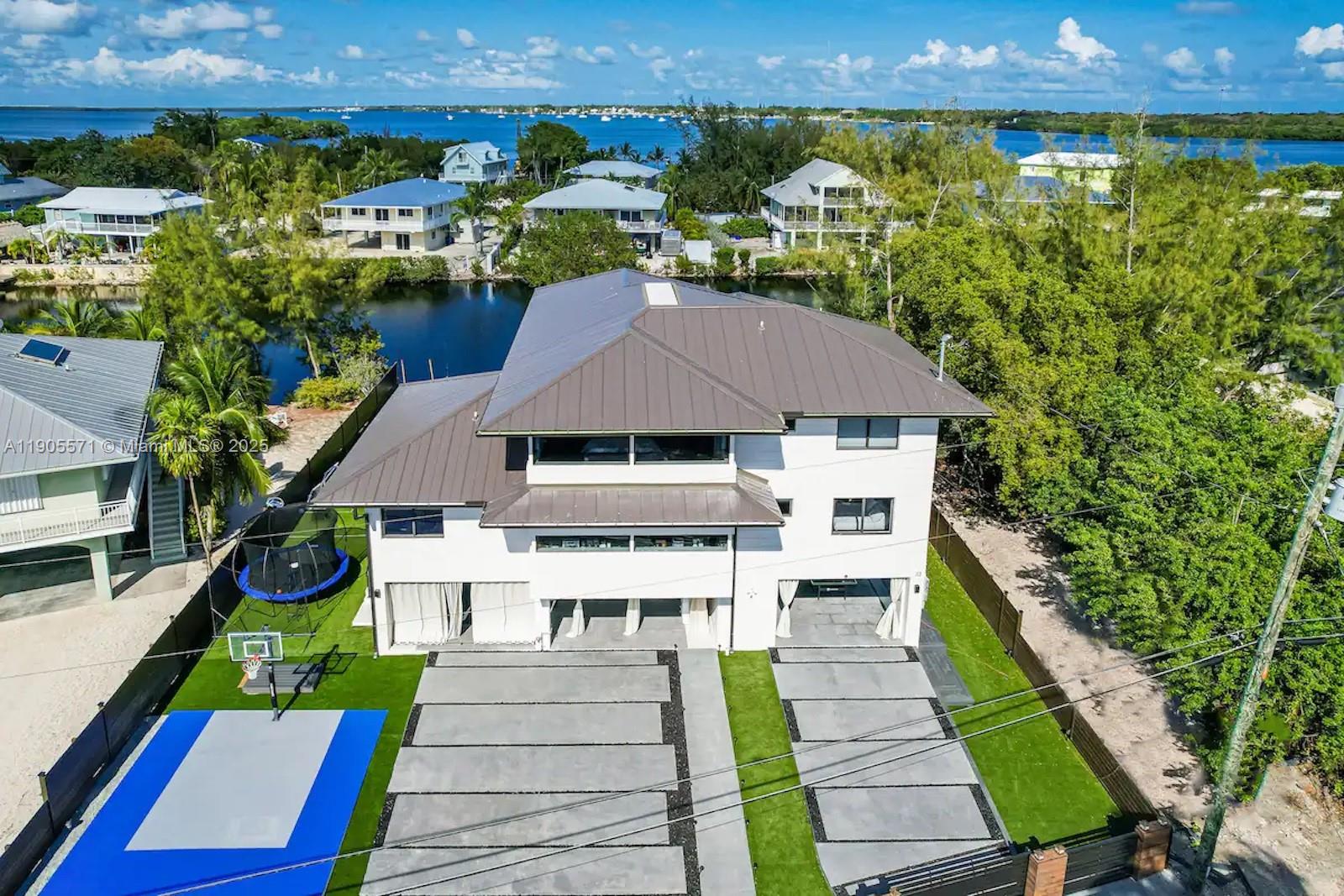 32 North Bounty Lane, Unit 32 Key Largo, FL 33037 - Photo 50 of 55 an aerial view of multiple houses with a yard