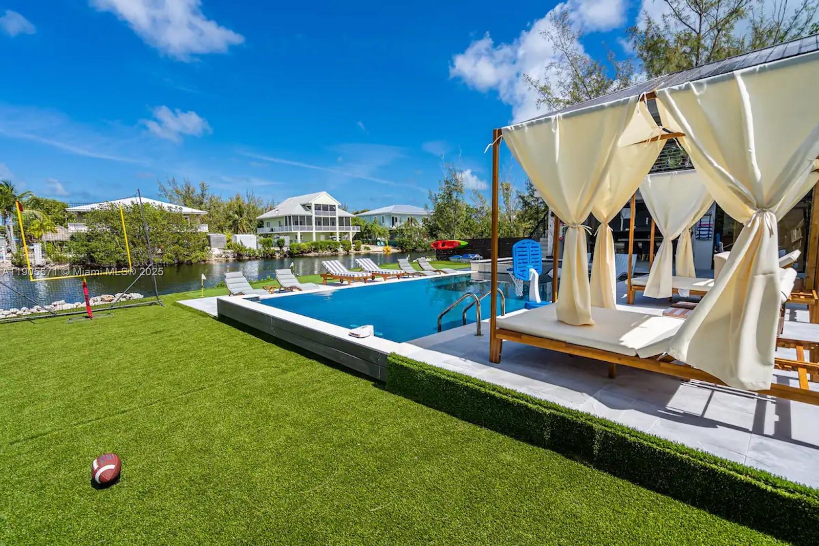 32 North Bounty Lane, Unit 32 Key Largo, FL 33037 - Photo 52 of 55 a view of a house with a backyard