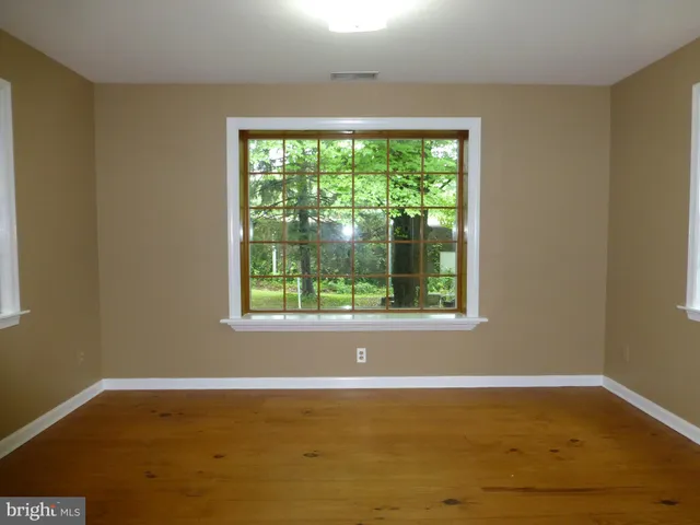 $4,400 | 2046 Greenwich Street, Falls Church, VA 22043