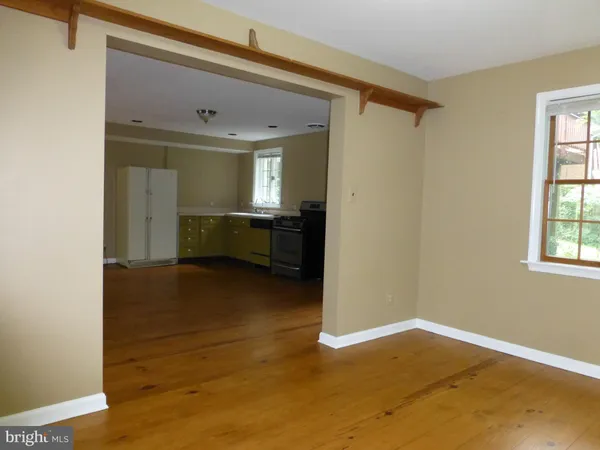 $4,400 | 2046 Greenwich Street, Falls Church, VA 22043