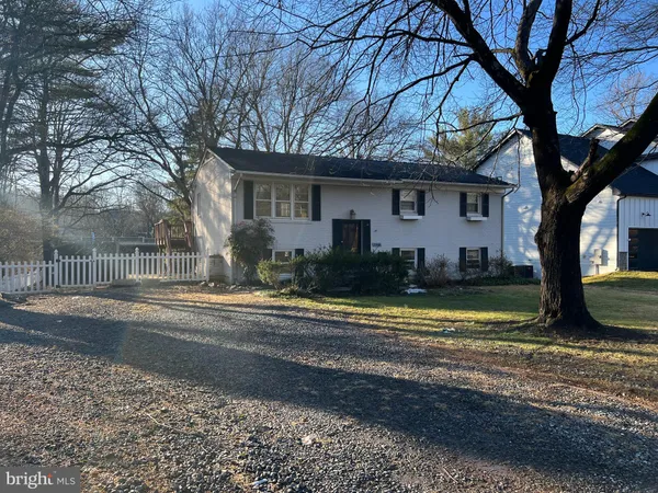 $4,400 | 2046 Greenwich Street, Falls Church, VA 22043