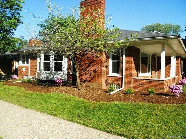 1266 Harvard Road Grosse Pointe, MI 48230 - Photo 2 of 21 HARVARD COVERED PORCH.JPG
