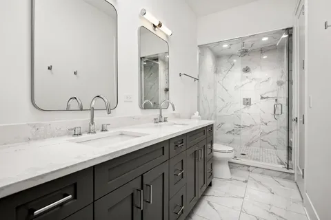 $875,000 | 1900 North Sheffield Avenue, Unit 2N, Chicago, IL 60614