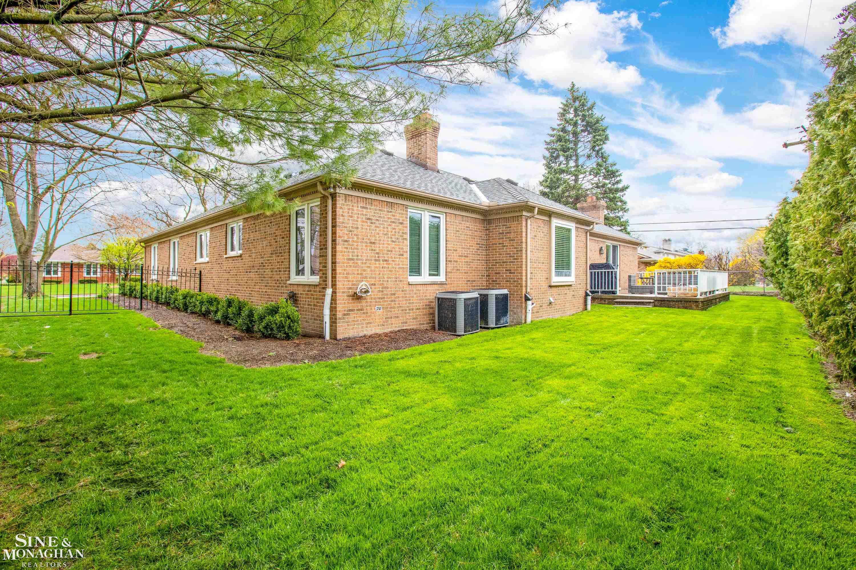 757 Ballantyne Road Grosse Pointe Shores, MI 48236 - Photo 41 of 54