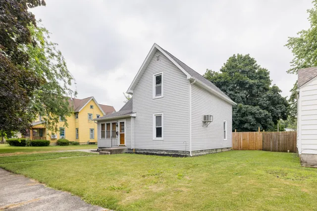 $145,000 | 111 East Iroquois Street, Kentland, IN 47951