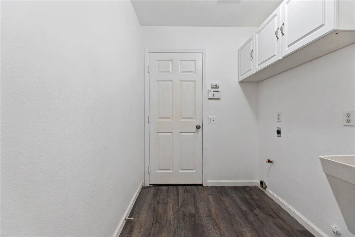 68635 Panorama Road Cathedral City, CA 92234 - Photo 49 of 58 44-Laundry Room