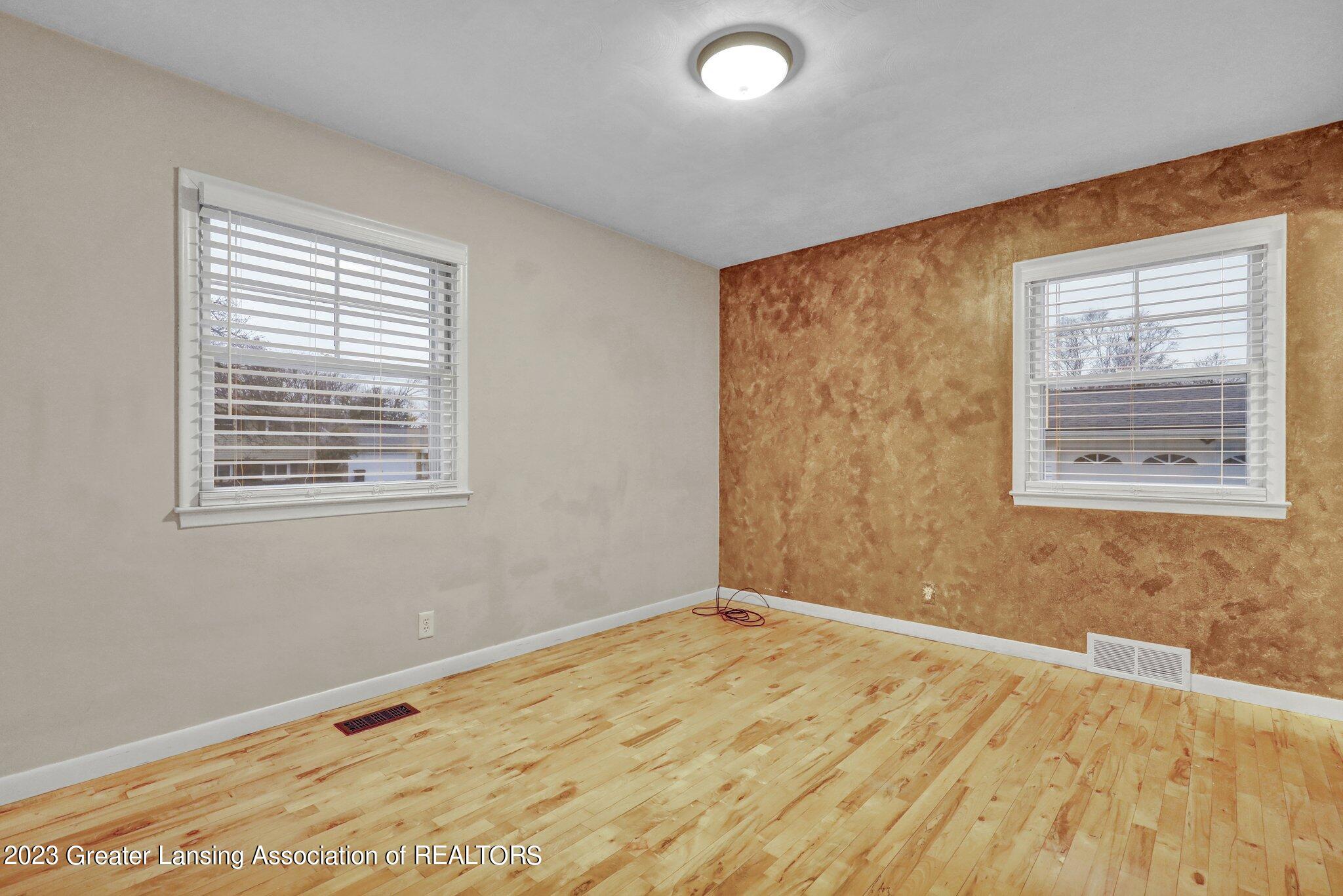 1214 Chester Road Lansing, MI 48912 - Photo 21 of 32 22-web-or-mls-Open Ended Media-22