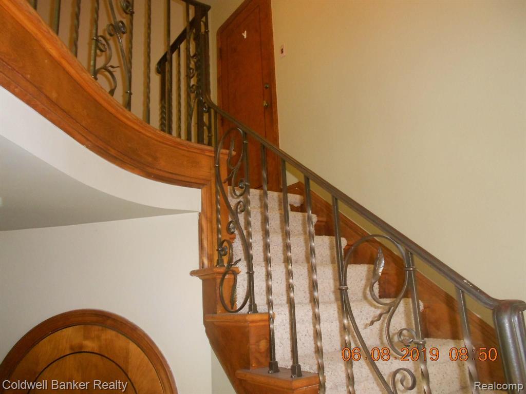 798 Trombley Road Grosse Pointe, MI 48230 - Photo 4 of 37