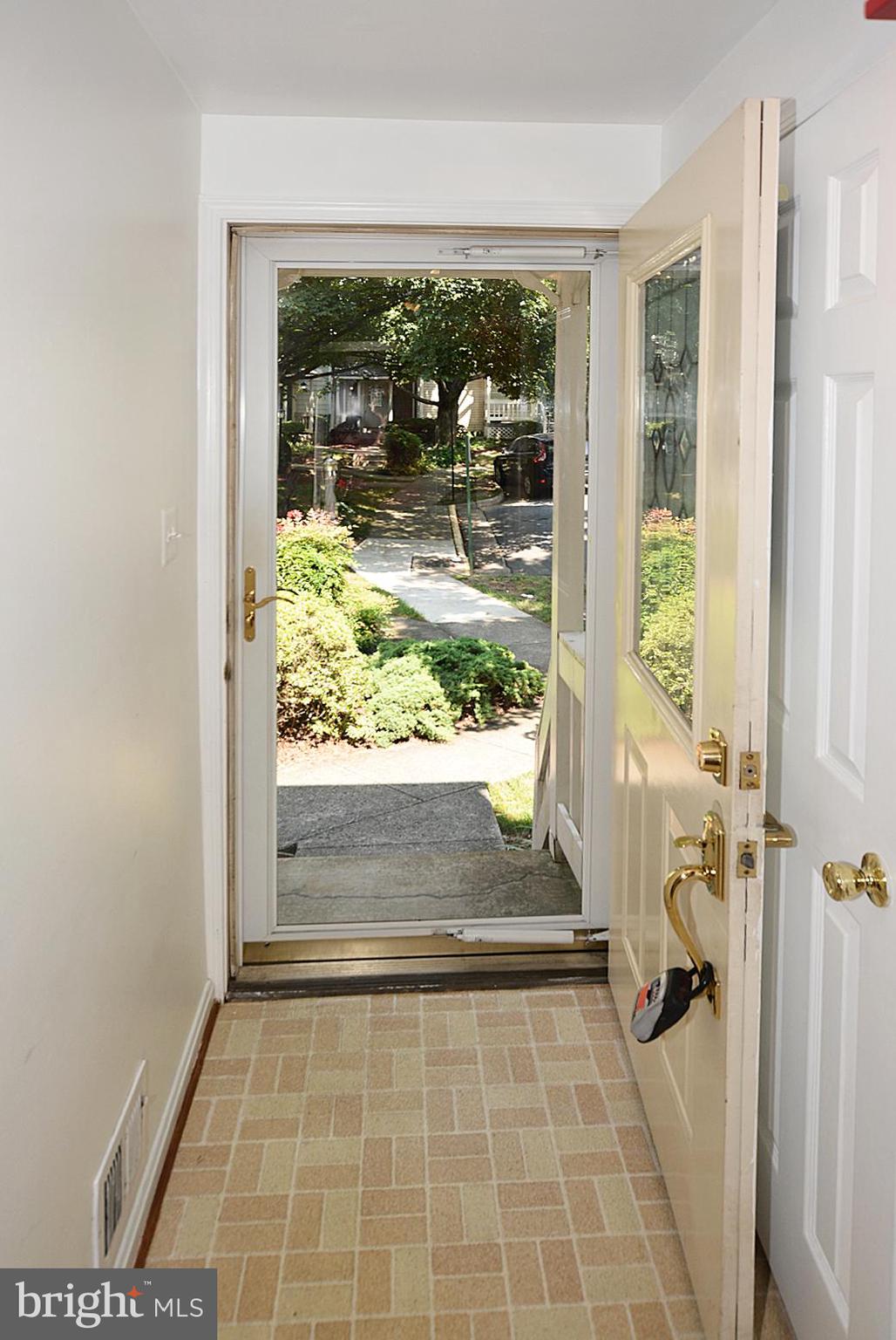 11909 Crosswind Court Reston, VA 20194 - Photo 3 of 33 Gallery Image 3