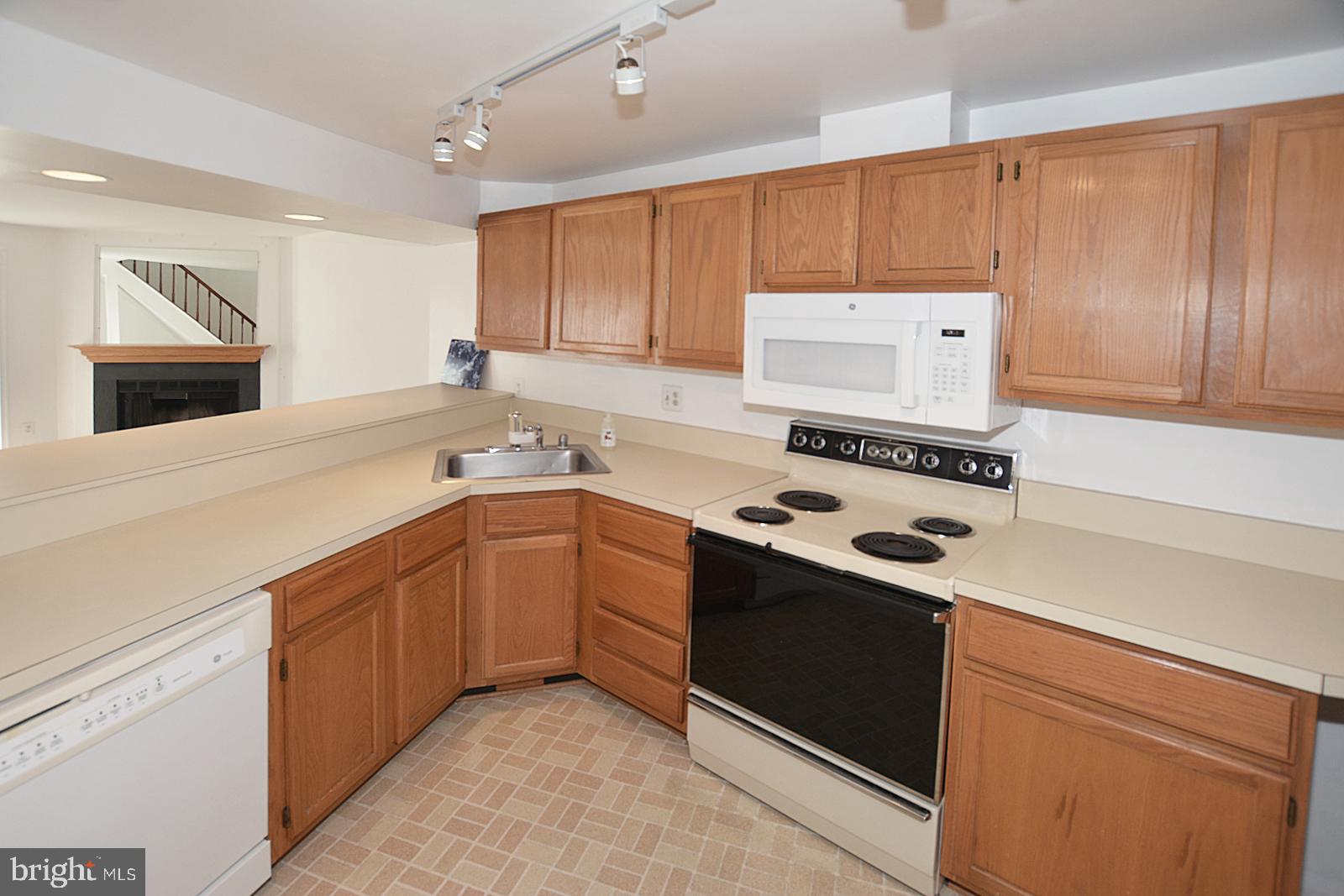 11909 Crosswind Court Reston, VA 20194 - Photo 5 of 33 Gallery Image 5