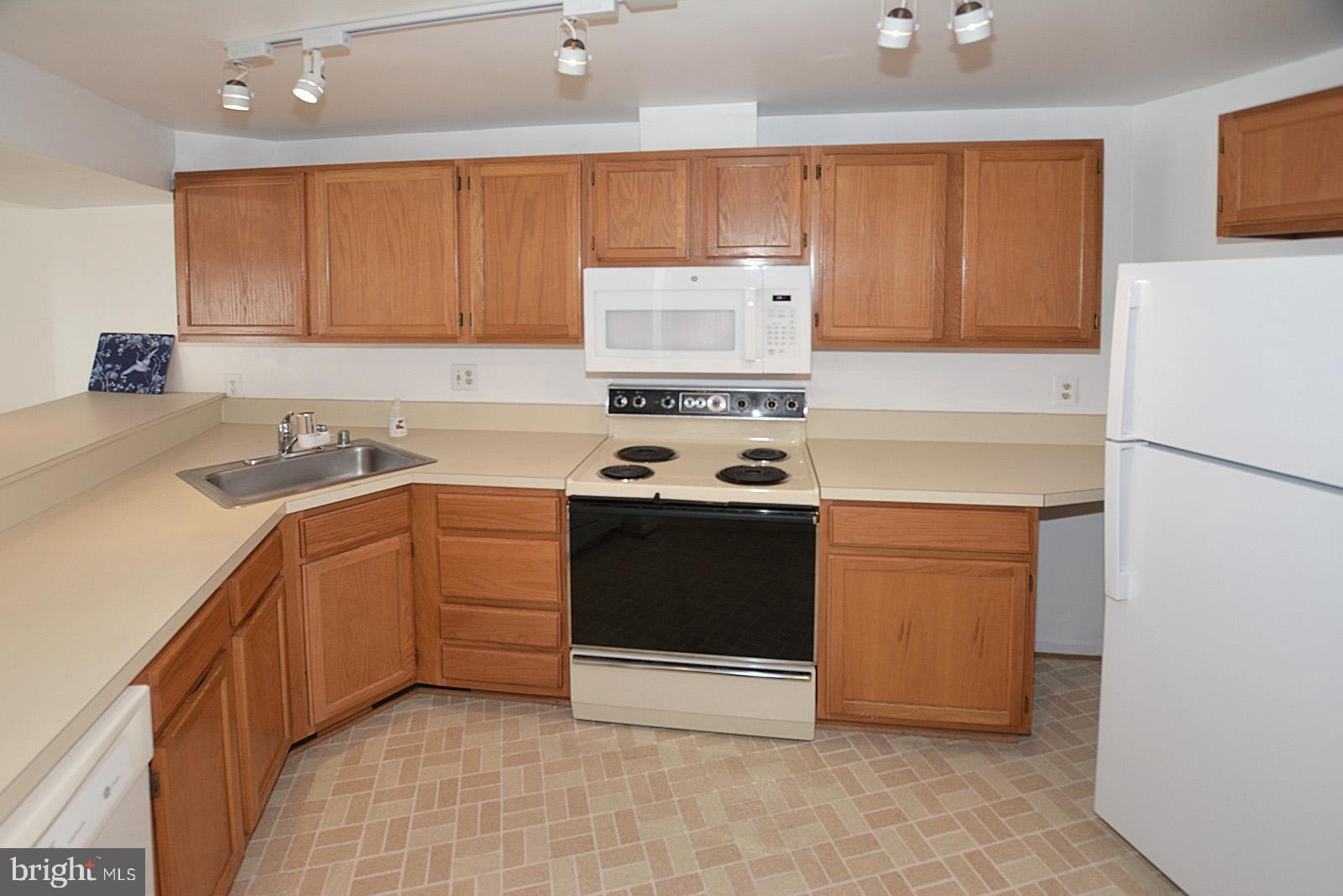11909 Crosswind Court Reston, VA 20194 - Photo 9 of 33 Gallery Image 9