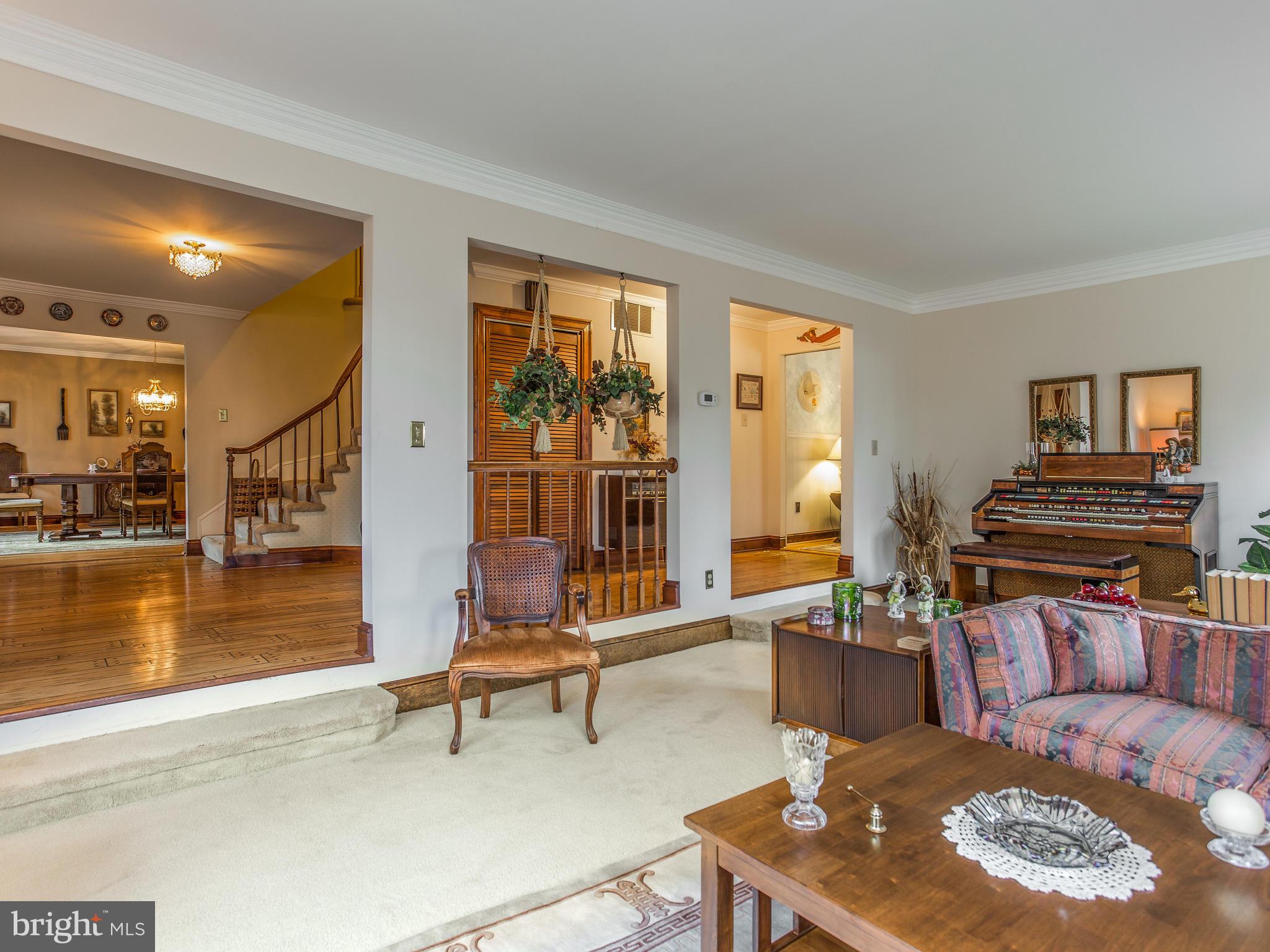 3681 Russell Road Woodbridge, VA 22192 - Photo 11 of 48 Spacious & Open Living Room open to Foyer.