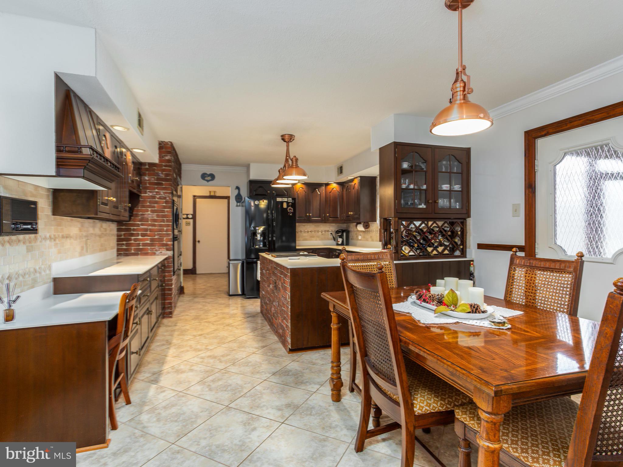 3681 Russell Road Woodbridge, VA 22192 - Photo 16 of 48 Lovely Kitchen open to Breakfast Room.