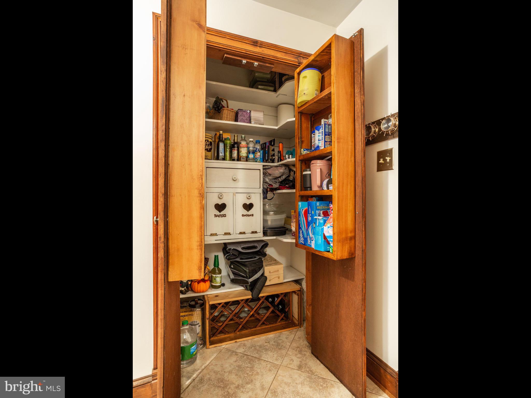 3681 Russell Road Woodbridge, VA 22192 - Photo 27 of 48 Custom Storage in entry from Garage.