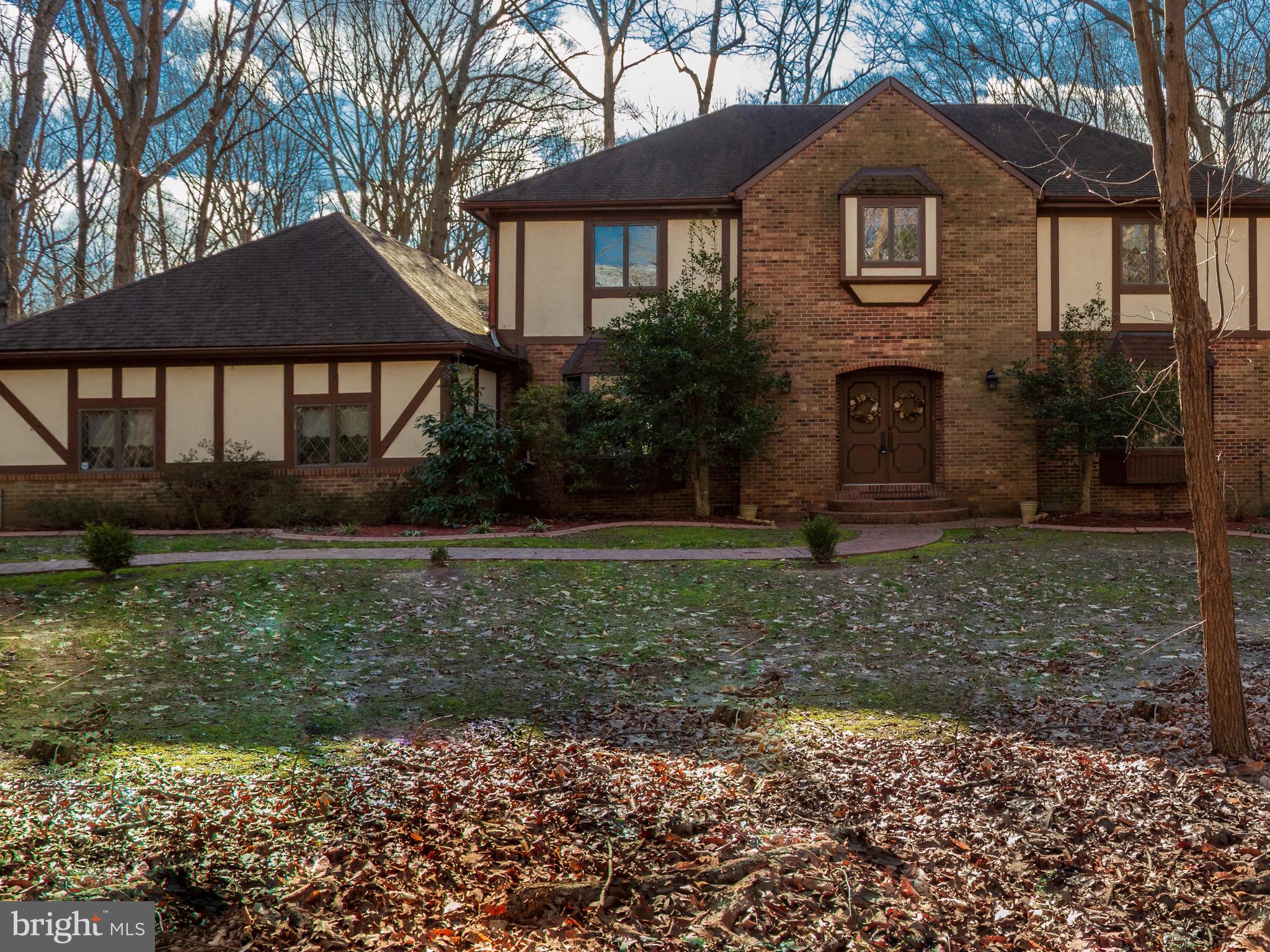 3681 Russell Road Woodbridge, VA 22192 - Photo 4 of 48 Lots of exterior architectural detail.
