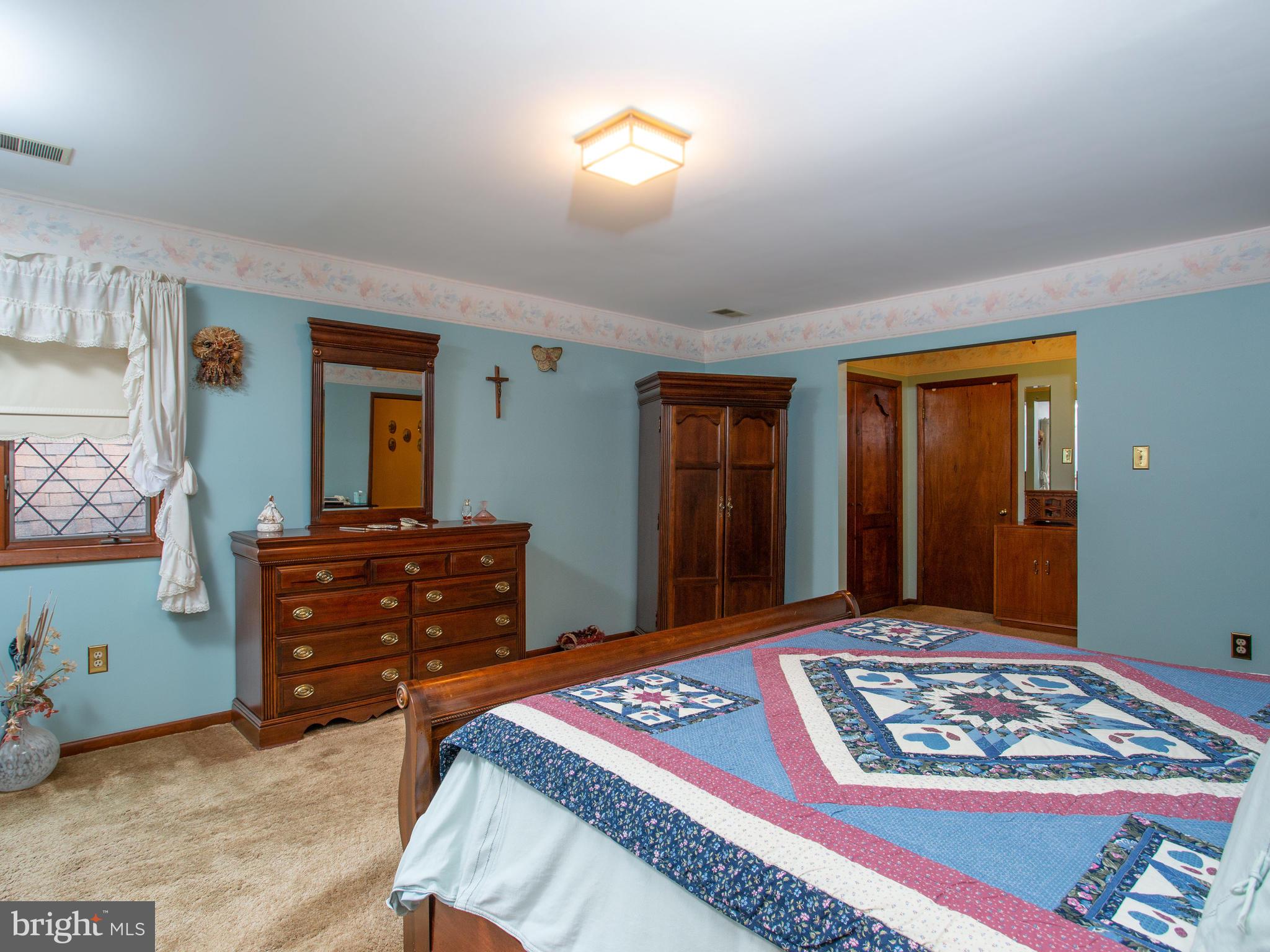 3681 Russell Road Woodbridge, VA 22192 - Photo 32 of 48 Owner's Suite.
