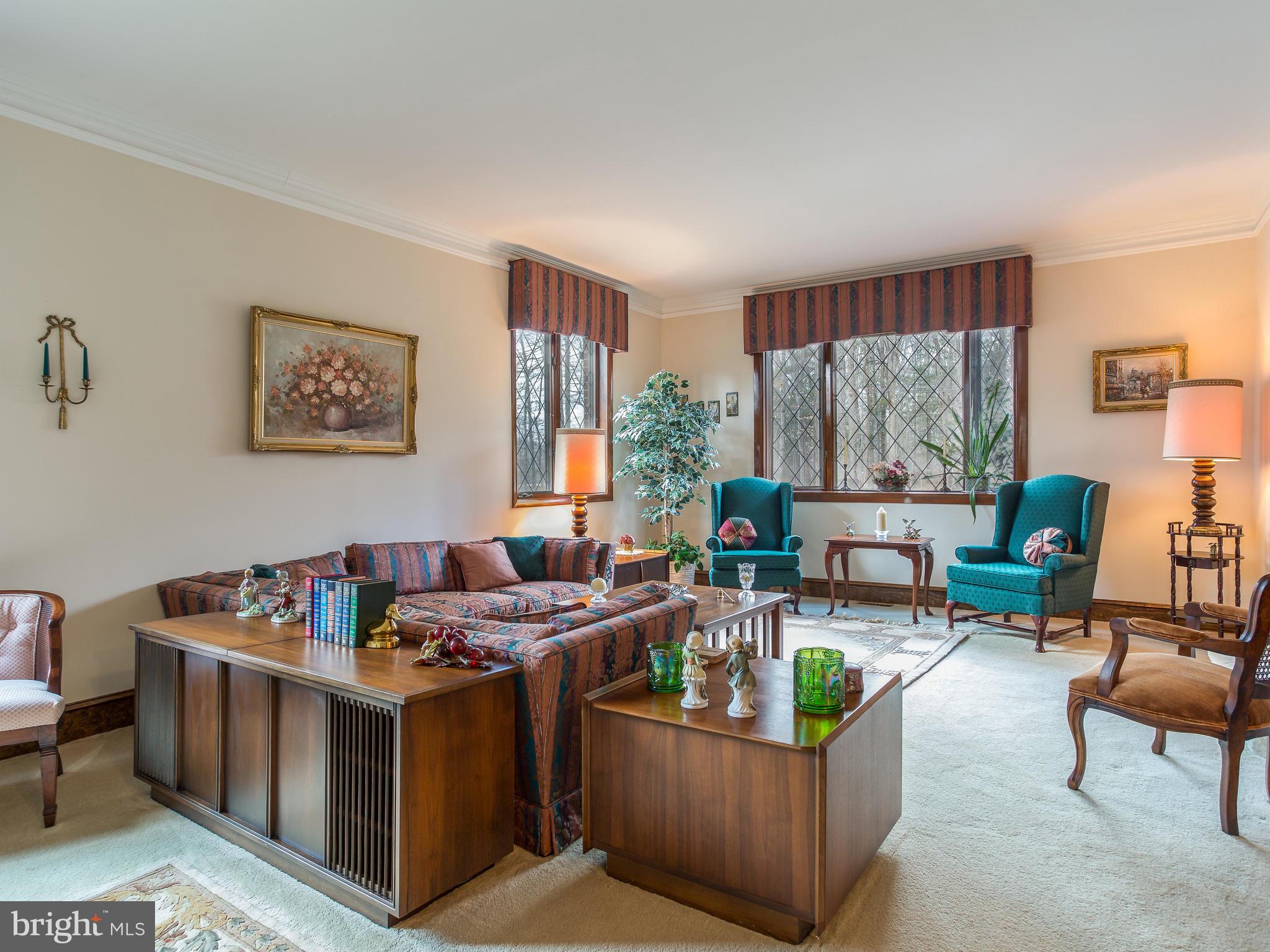 3681 Russell Road Woodbridge, VA 22192 - Photo 10 of 48 Large Living Room great for entertaining.