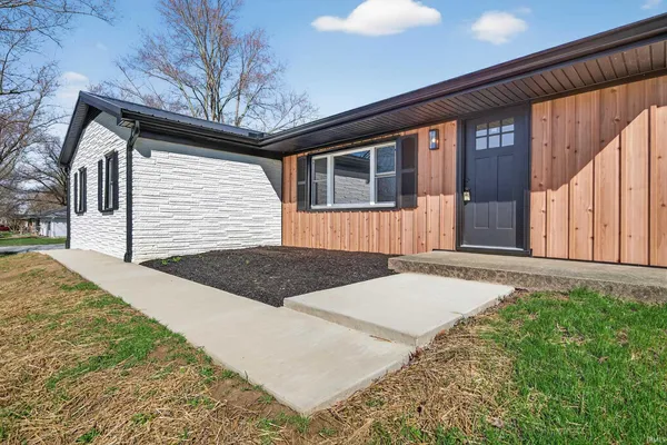 $379,900 | 2693 South 400 East, Marion, IN 46953