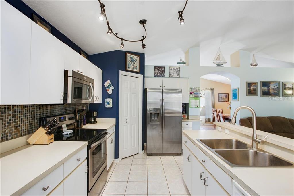 642 Sand Ridge Drive Valrico, FL 33594 - Photo 10 of 25 Gallery Image 10