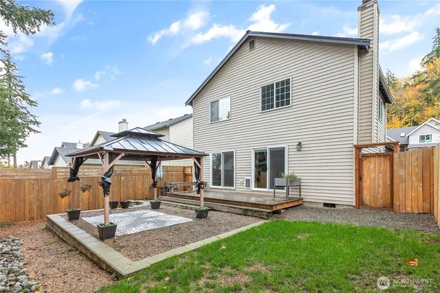a table and chairs in front of the house