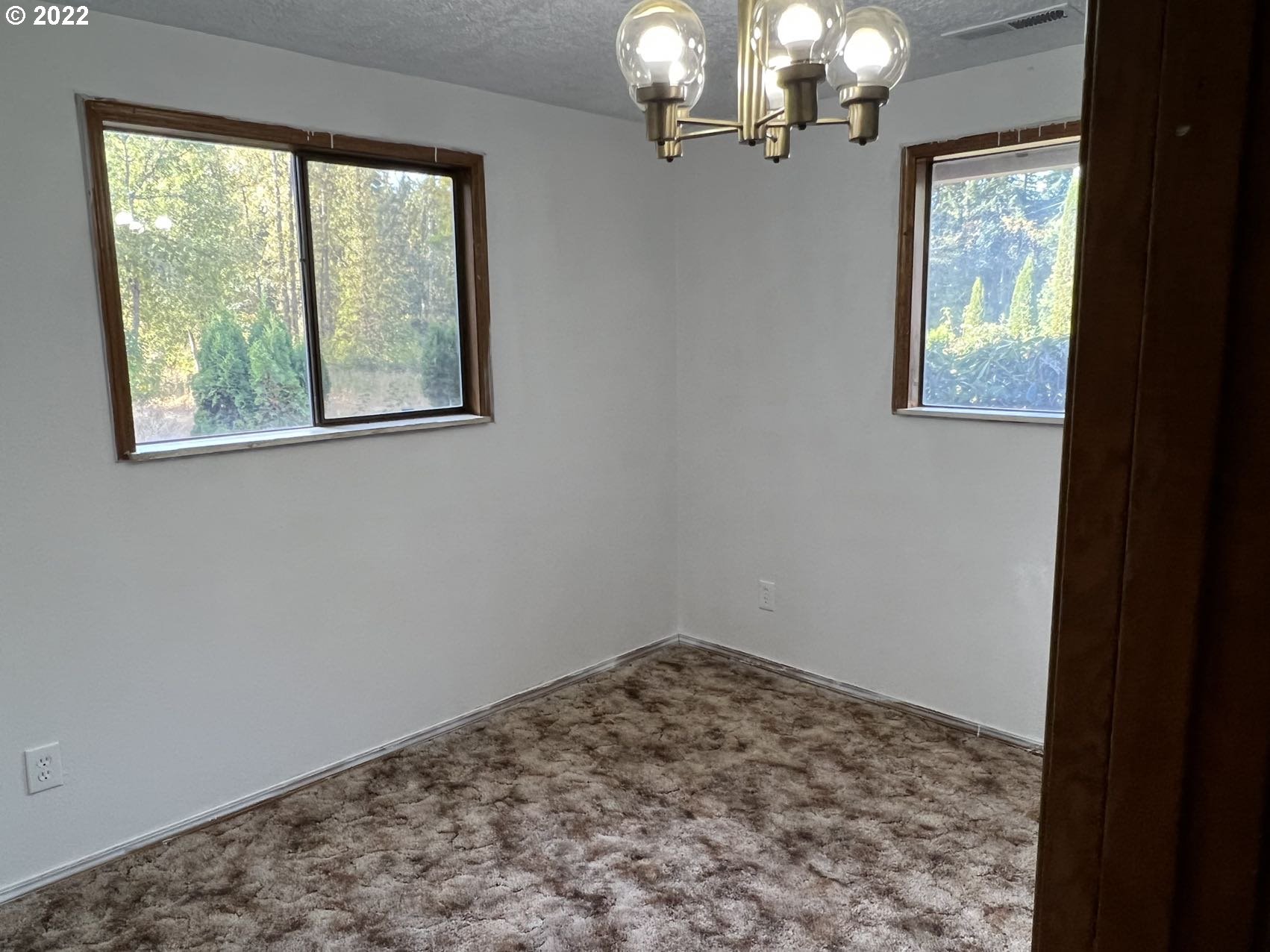 21710 Gooseneck Road Sheridan, OR 97378 - Photo 12 of 32 en empty room with wooden floor and windows