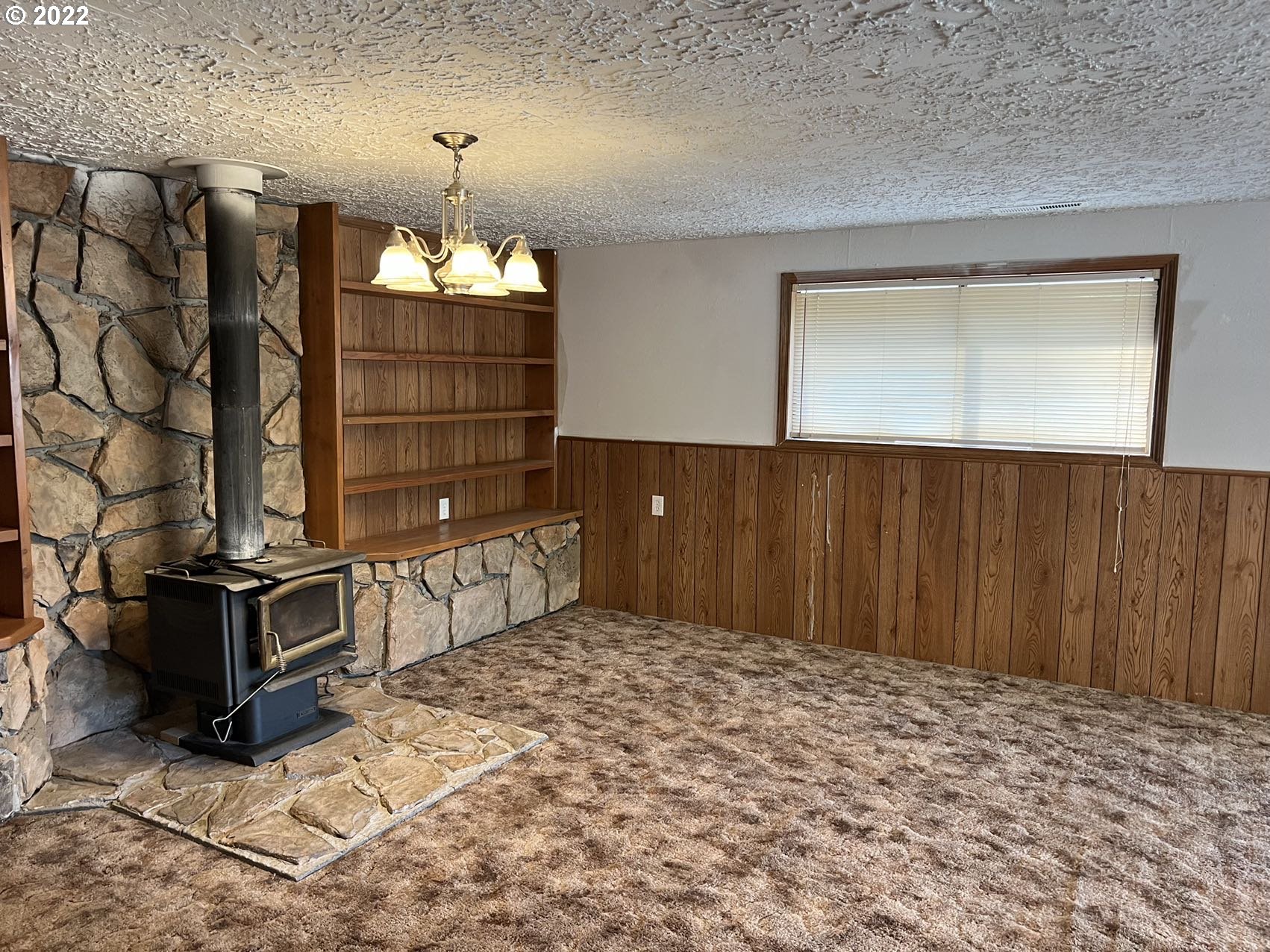 21710 Gooseneck Road Sheridan, OR 97378 - Photo 2 of 32 a view of a livingroom with furniture