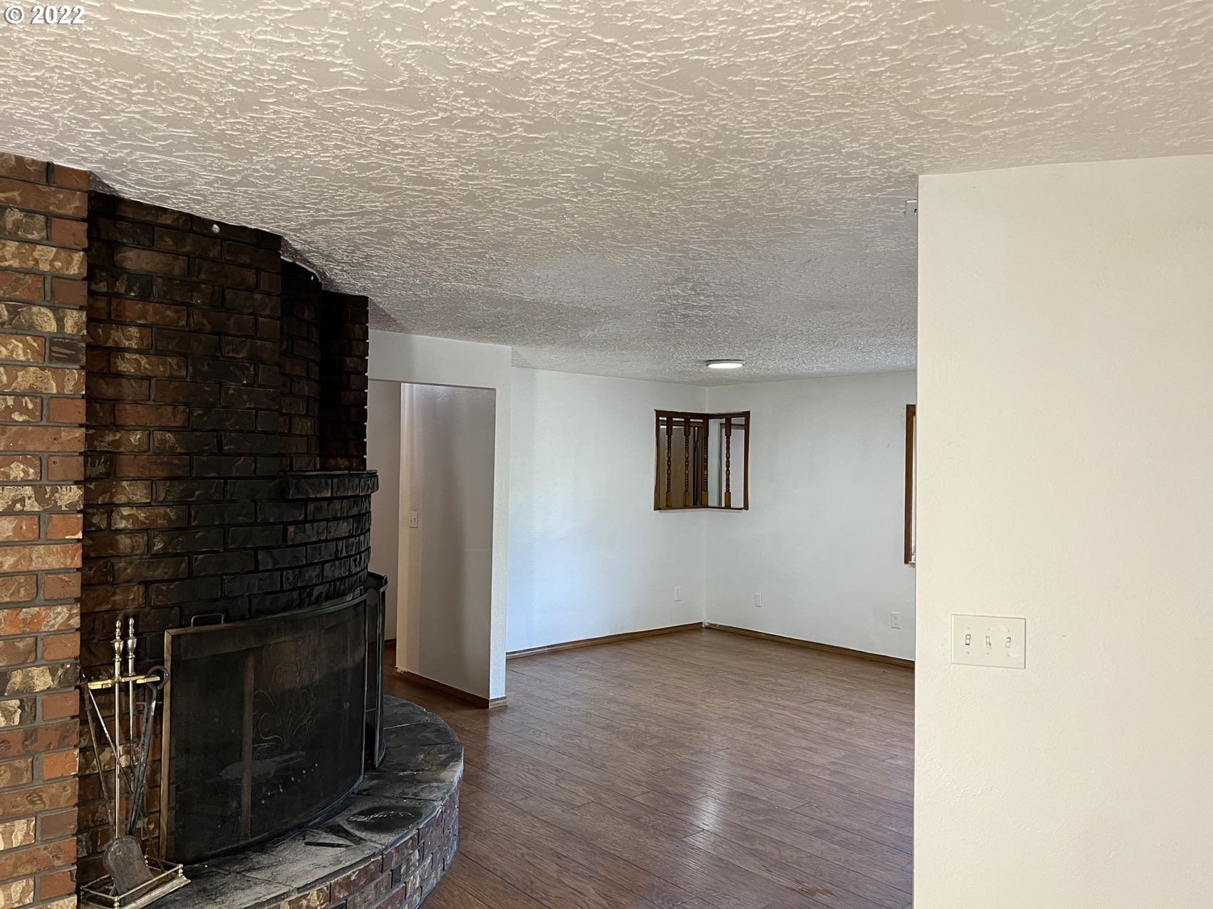 21710 Gooseneck Road Sheridan, OR 97378 - Photo 8 of 32 a view of an empty room with wooden floor