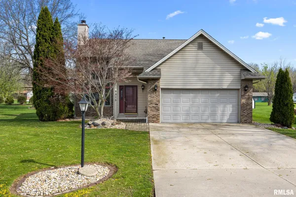 $270,000 | 9515 West Littlefield Drive, Mapleton, IL 61547