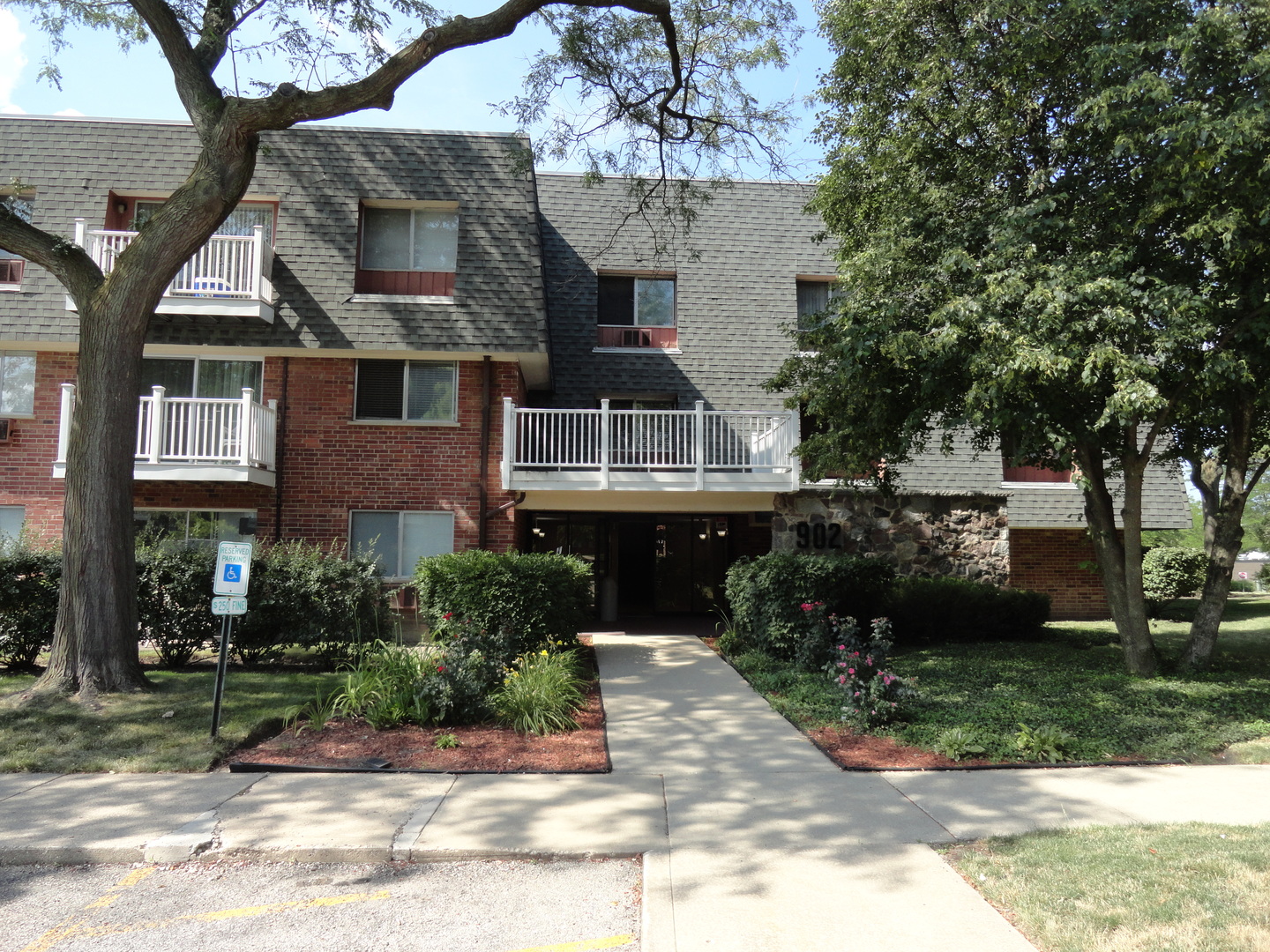 902 Ridge Square, Unit 311 Elk Grove Village, IL 60007 - Photo 1 of 7