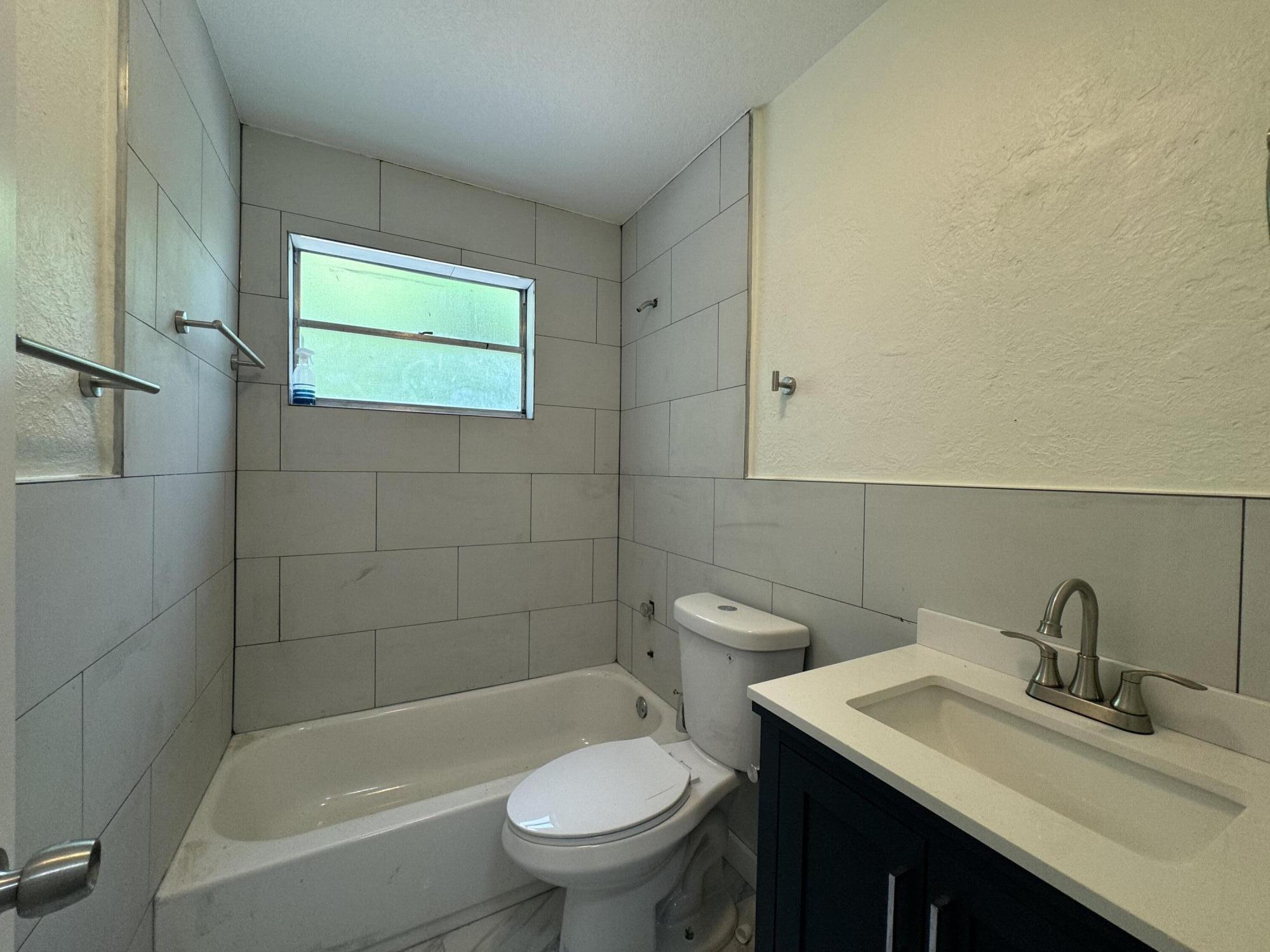 220 West Indies Road Tavernier, FL 33070 - Photo 22 of 40 BATH 218