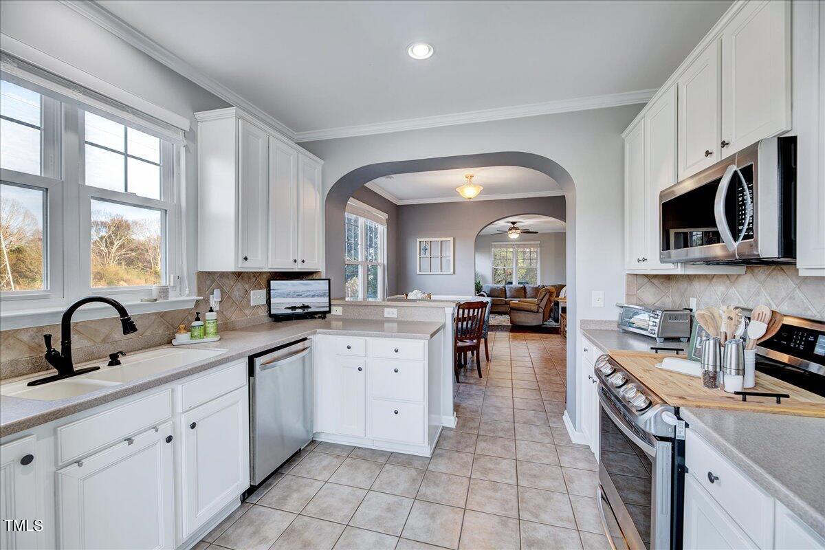 2352 Putters Way Raleigh, NC 27614 - Photo 15 of 39 Kitchen