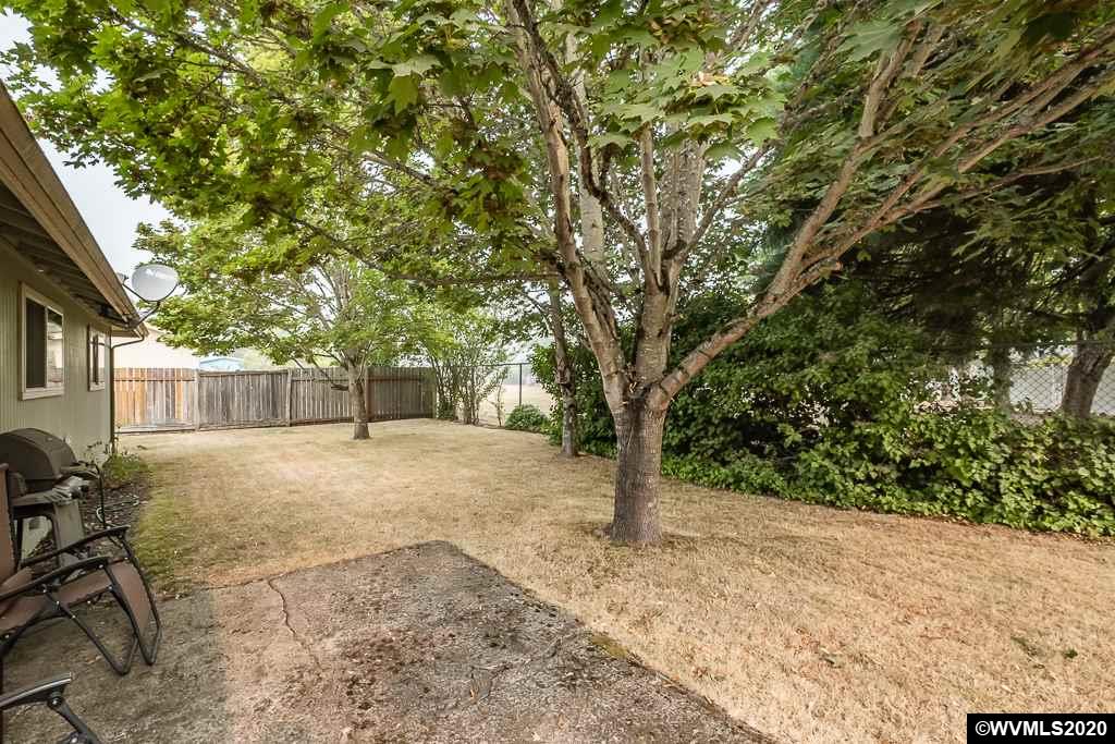 1609 Del Rio Avenue Southeast Albany, OR 97322 - Photo 29 of 36