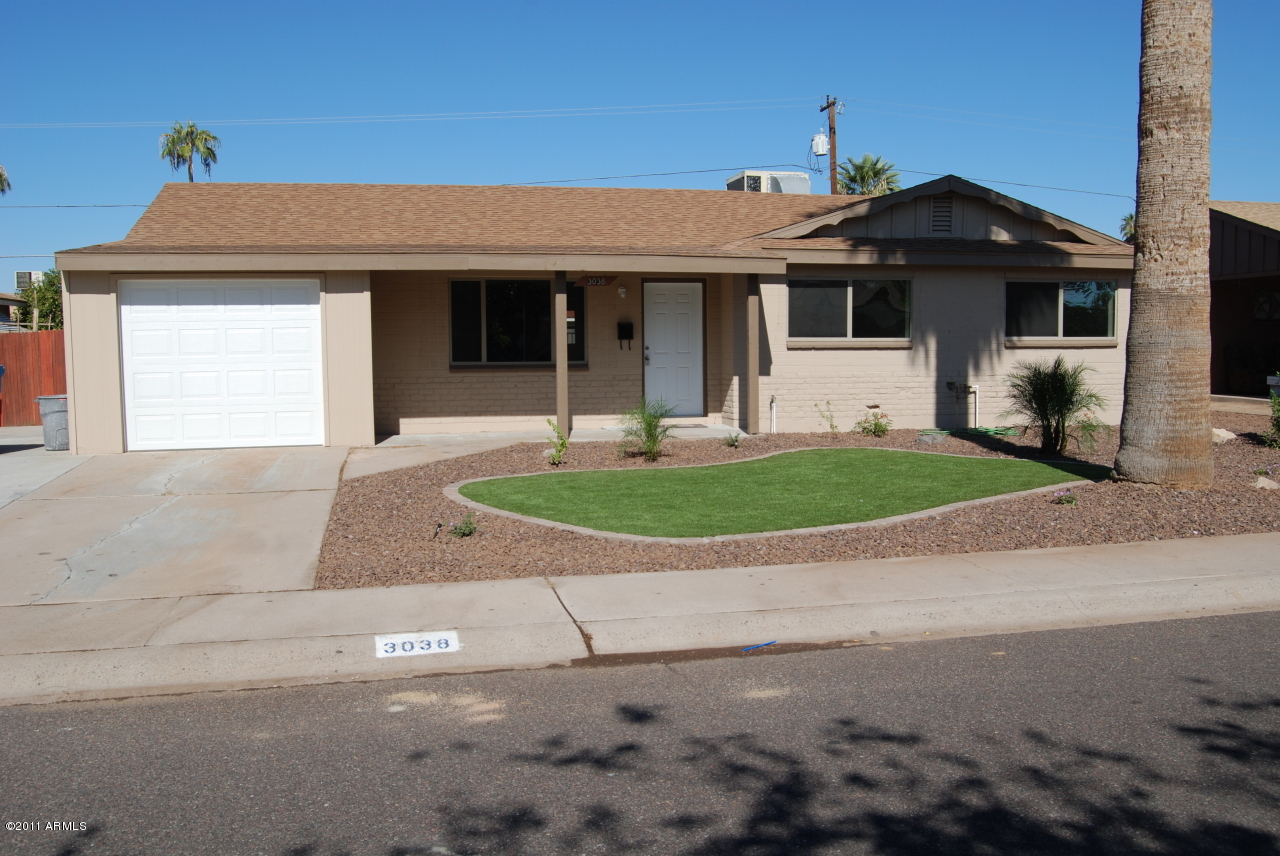 3038 West Wethersfield Road Phoenix, AZ 85029 - Photo 2 of 11 3038 W Wethersfield