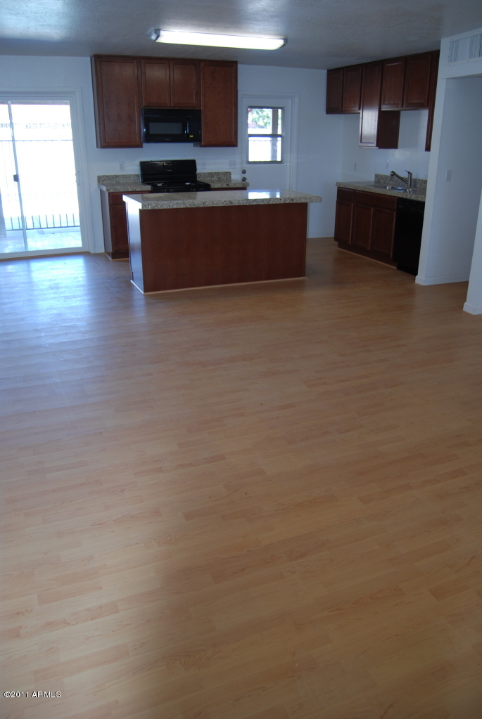 3038 West Wethersfield Road Phoenix, AZ 85029 - Photo 8 of 11 Great Room