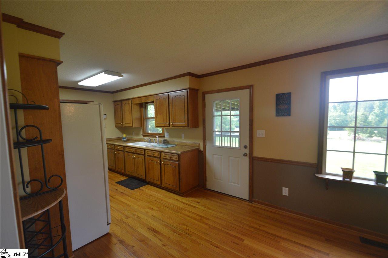 4067 Bible Church Road Boiling Springs, SC 29316 - Photo 6 of 30