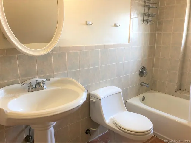 $1,600 | 1944 Bedford Street, Unit 3, Stamford, CT 06905