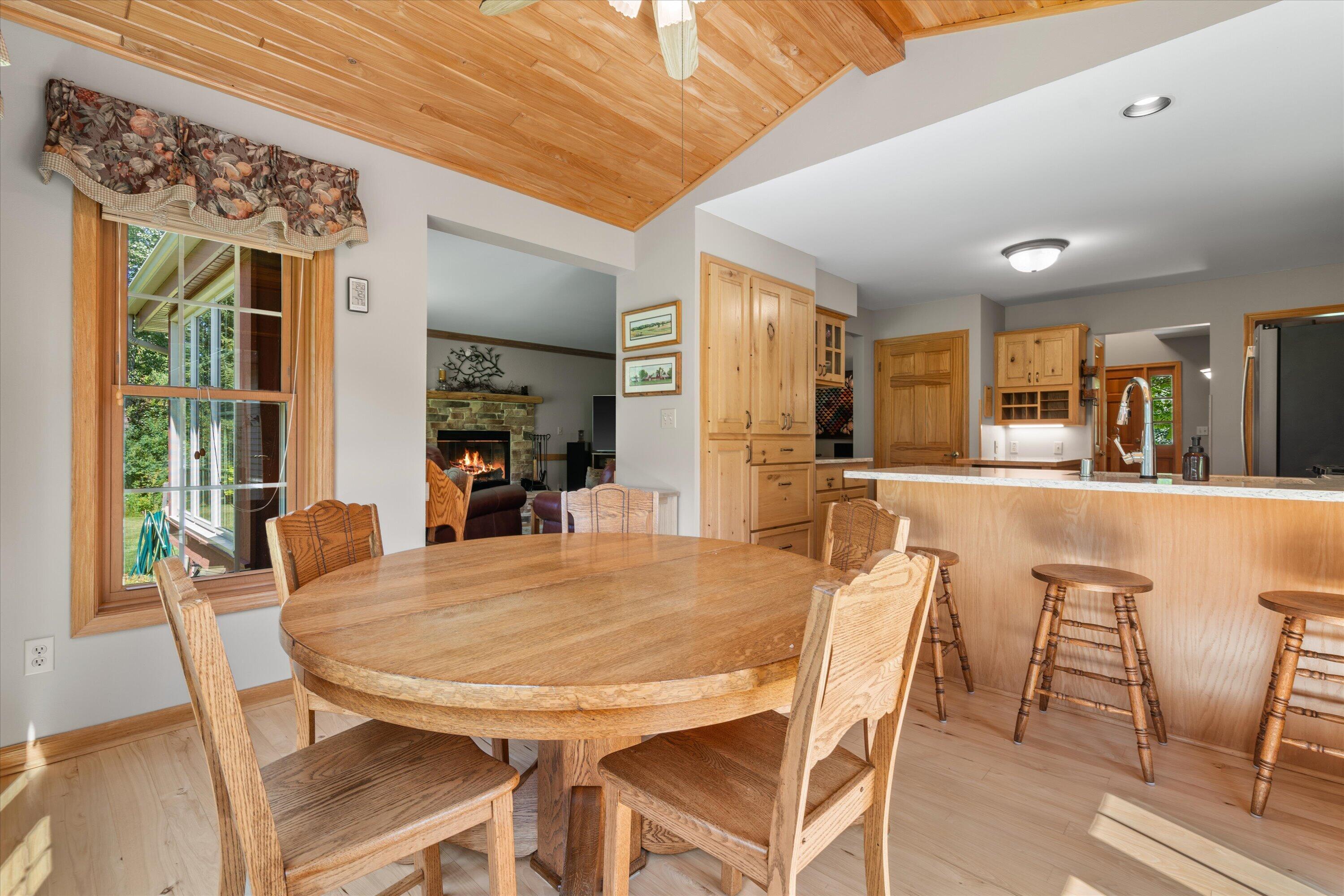 1669 Lake Shore Road Grafton, WI 53024 - Photo 18 of 70 Eat-in Kitchen