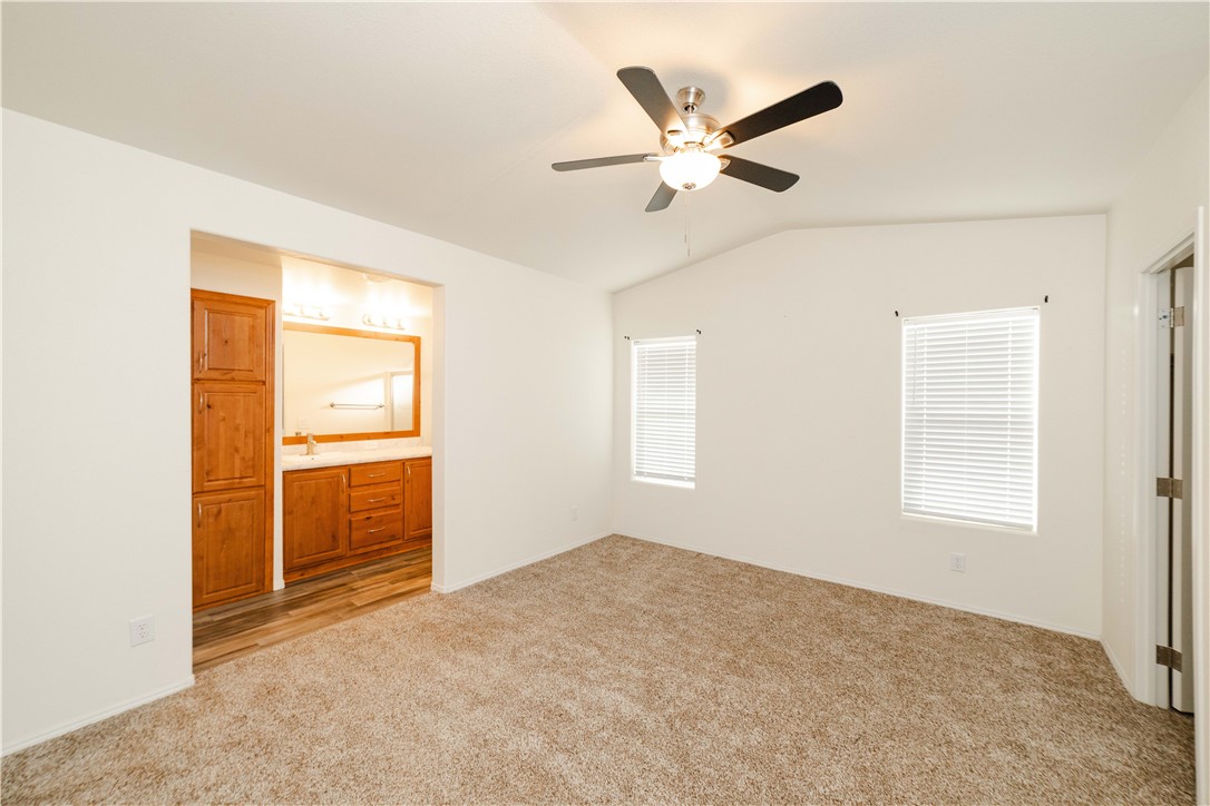 2001 Gold Road Kingman, AZ 86401 - Photo 20 of 57 an empty room with windows and closet