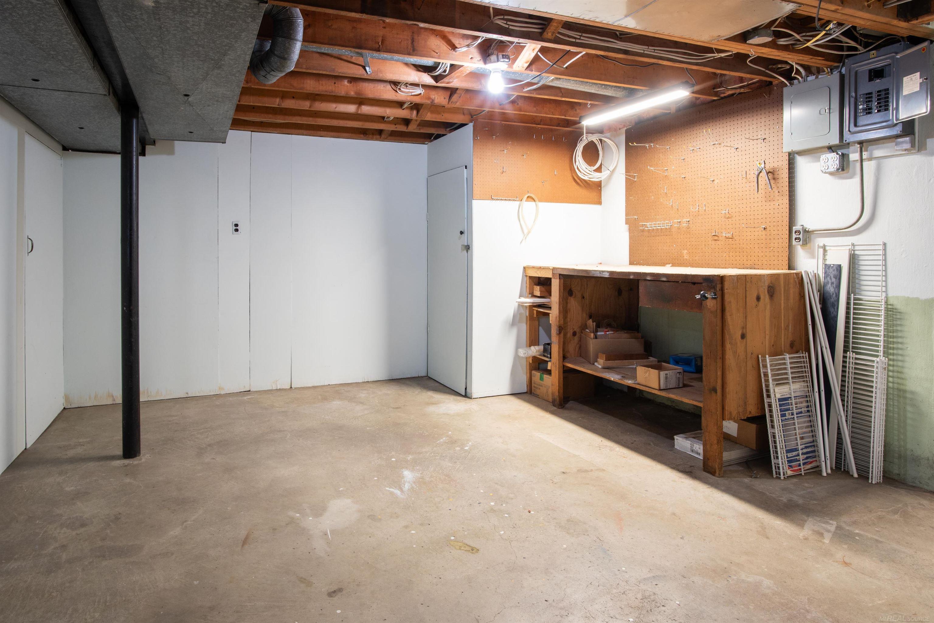 18043 Winsome Road Fraser, MI 48026 - Photo 25 of 32 Basement Workshop
